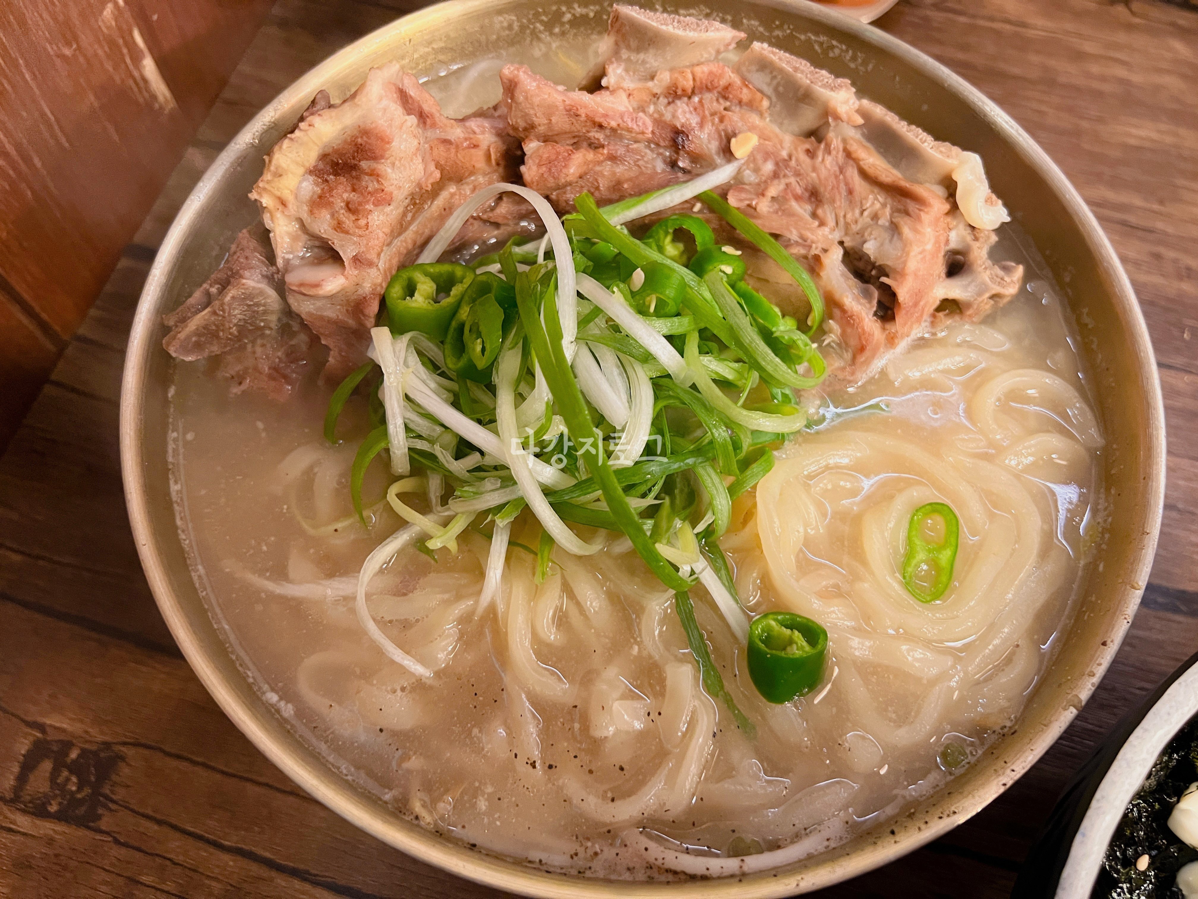단맛집 숯불뼈구이 뼈칼국수 뼈칼집