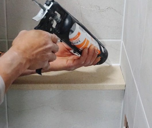 욕실 실리콘 작업 이미지