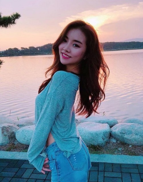 설하윤 나이 프로필 키 다리 맥심 화보 인스타 레전드 노래 과거 몸매