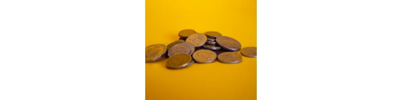 동전-다수-쌓인-모습