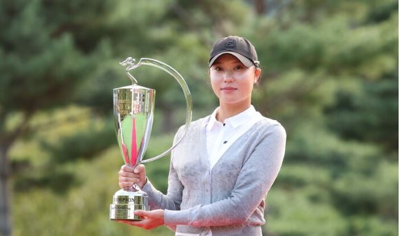 문정민 프로 우승컵