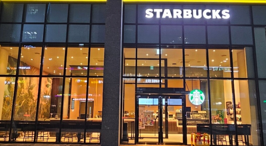 스타버긋 교대역3번 출구점 입구 전경