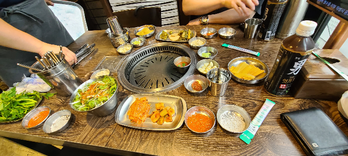 분당 맛집 서현역 맛집 돼지고기 소고기 삼겹살 맛집 육화몽 서현역 4번출구 내부인테리어 정갈한밑반찬