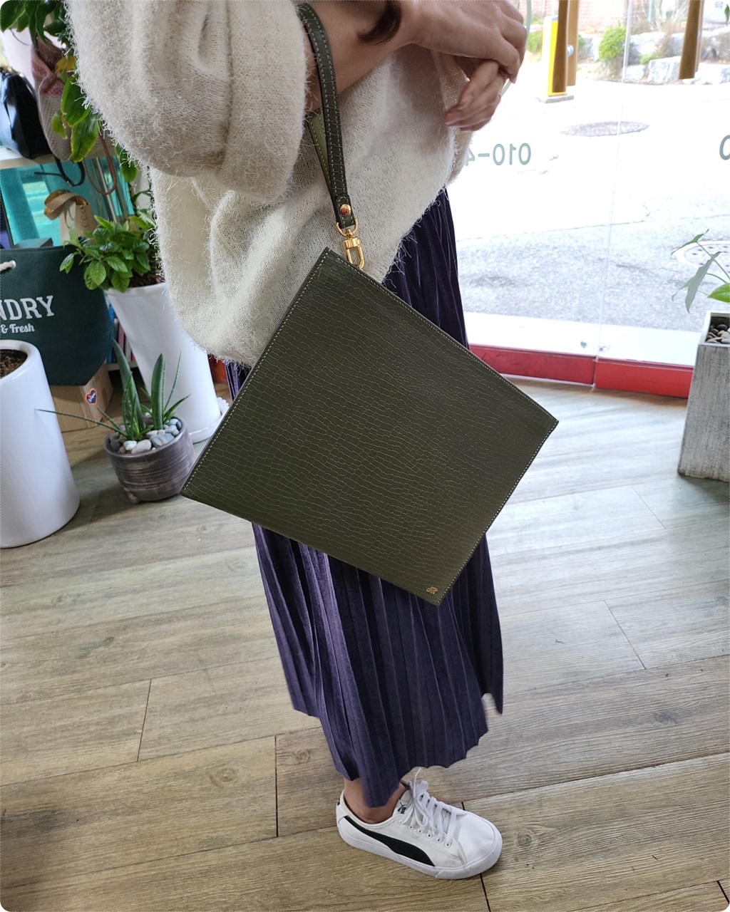 자세를 잡아보고 있어요~