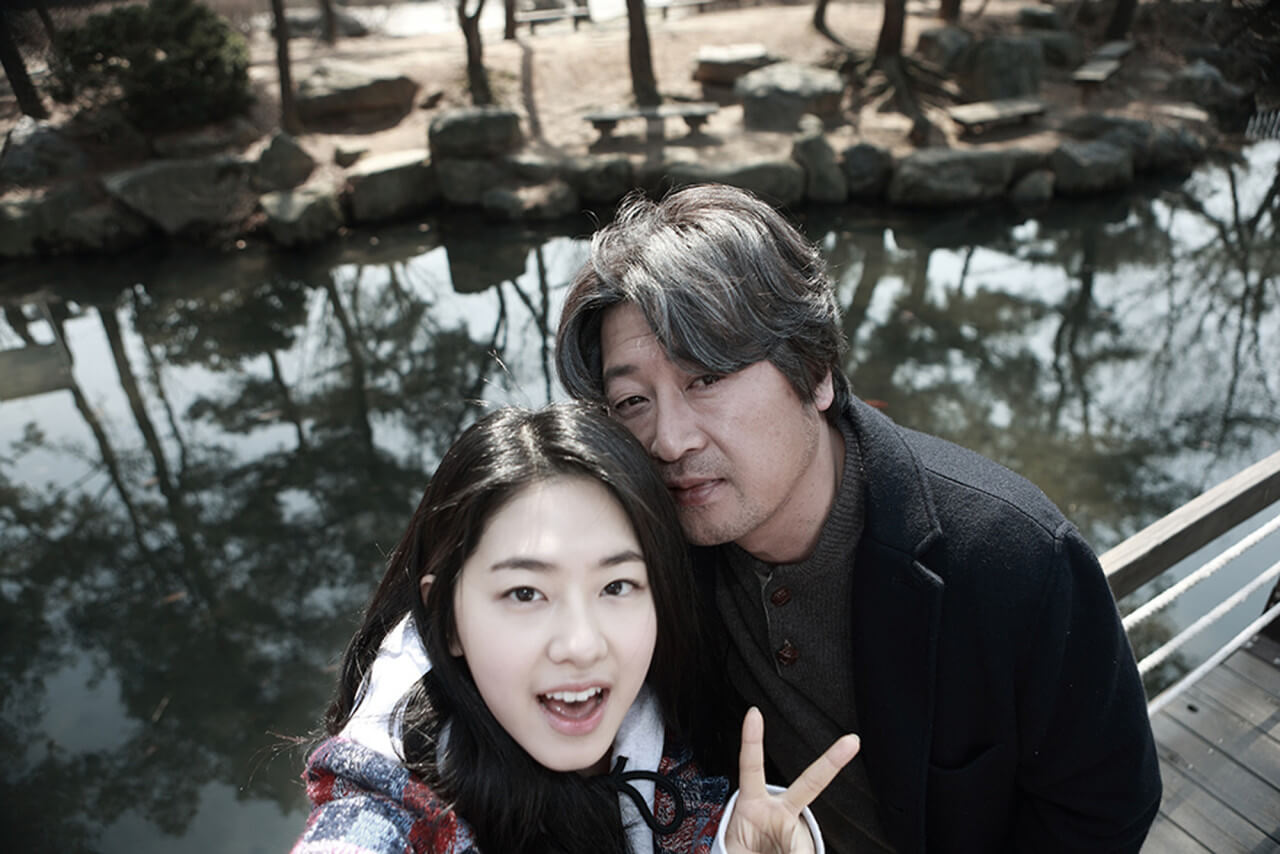 사랑하는 딸 수아와 아빠 수현이 함께 브이를 그리며 찍은 셀카