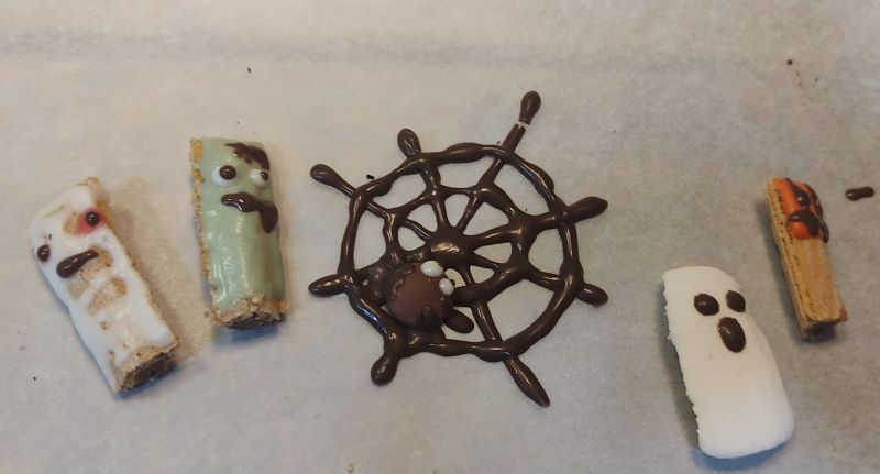 초코하임을 미라 프랑켄슈타인 호박괴물로 만들고 마시멜로우로 유령을 초코팬과 초코커버춰로 거미줄과거미를 만들어줌 