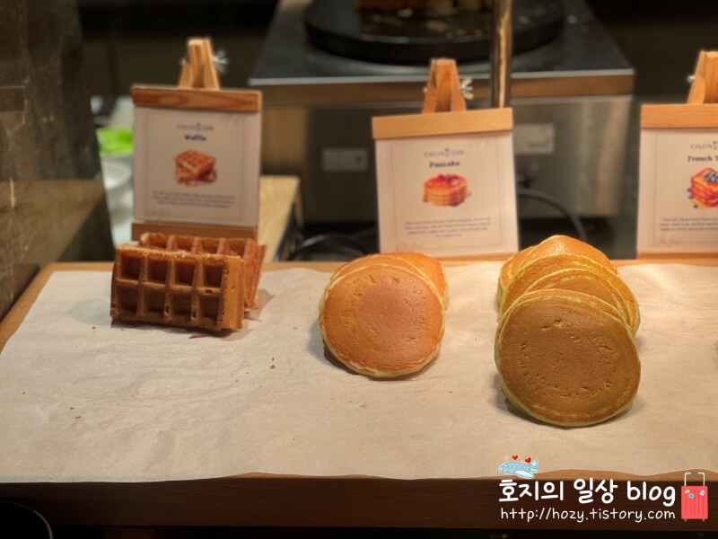방콕 코트야드 메리어트 에어포트 조식당_빵