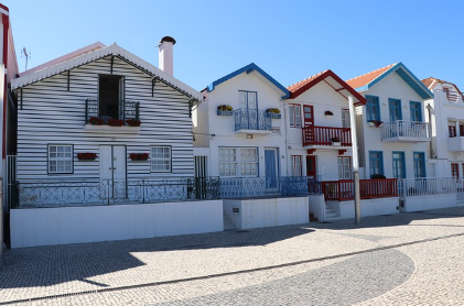 한적한 해변 마을에서의 슬로우 여행