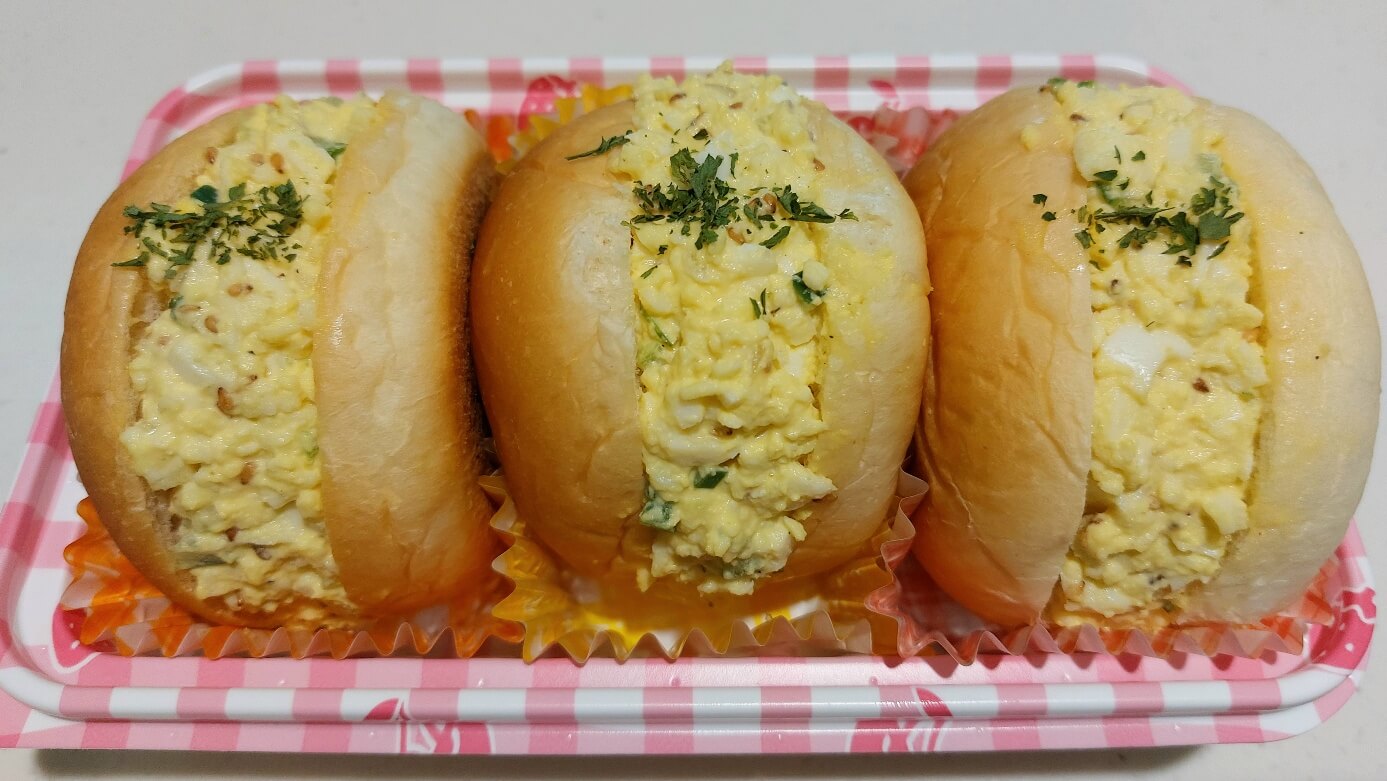 일회용 도시락 용깅 담은 에그마요 샌드위치