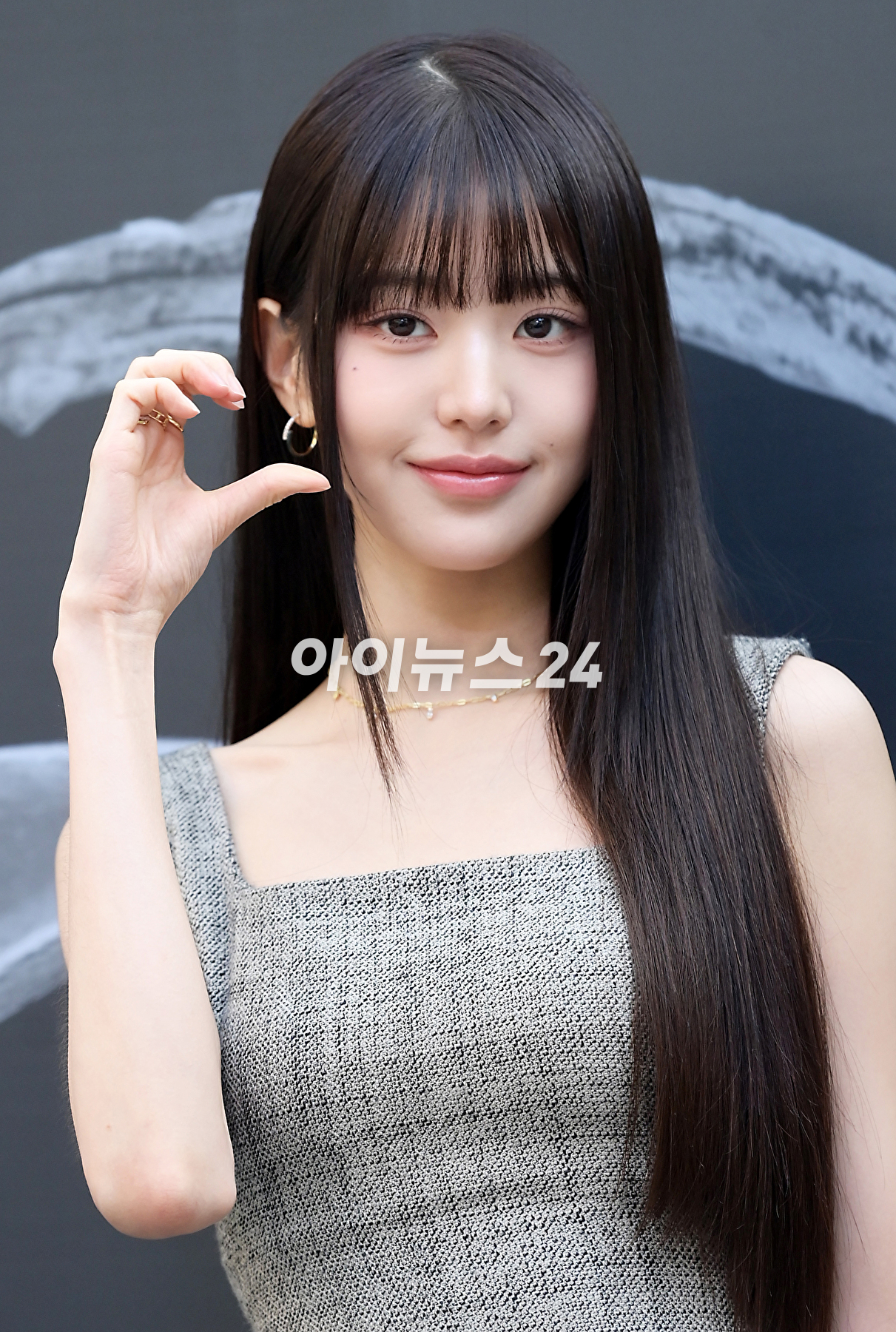 아이브 장원영이 24일 오후 서울 성동구 성수동에서 열린 플래그십 스토어 &#39;이니스프리 디아일 성수&#39; 오픈 행사에 참석하고 있다. [사진=정소희 기자]