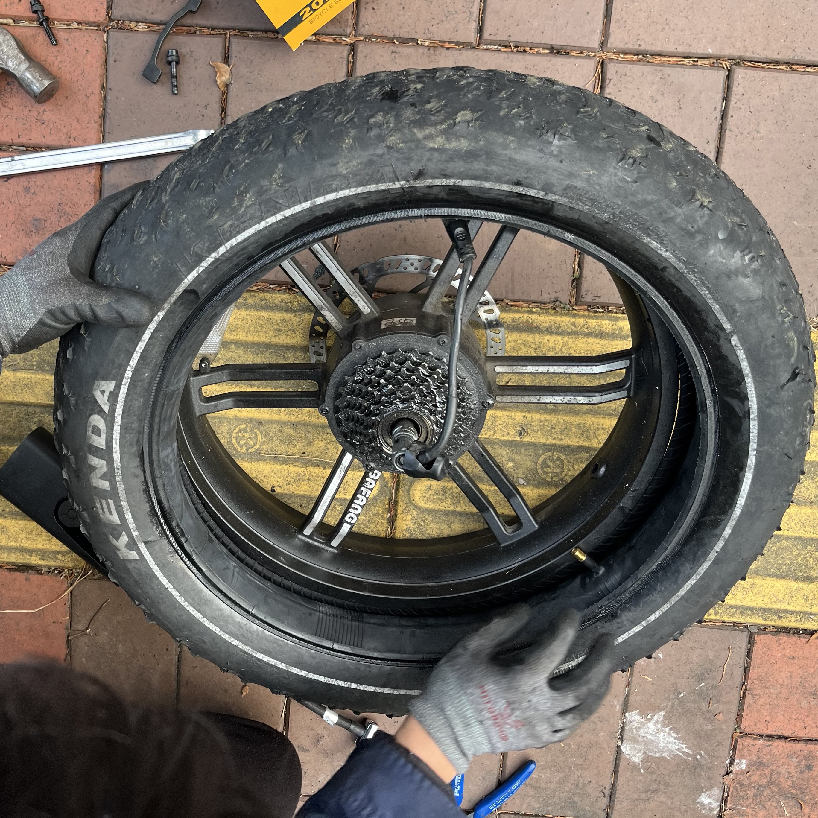 [수원 전기자전거 수리: 조보바이크 에디]-타이어 펑크 튜브 교체&amp;#44; JOBOBIKE EDDY AS&amp;#44; 화성 동탄 광교 용인 안양 오산 안산 군포 분당