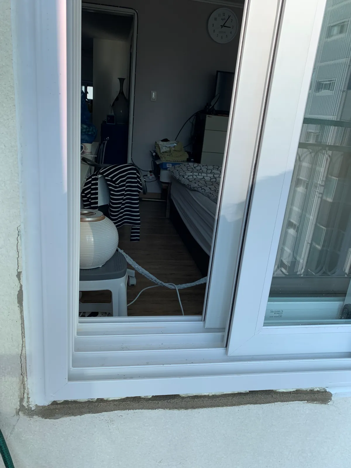 베란다쪽-크랙이간-모습