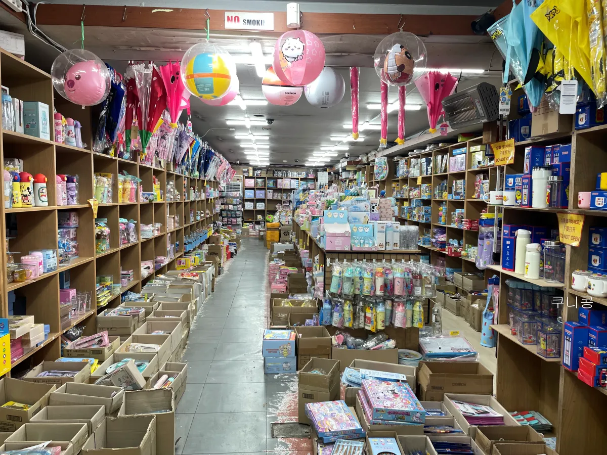 동묘-놀거리-추천-문구완구시장-캐릭터-구경-산리오-스누피-마이멜로디