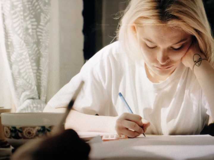 공부하고 있는 사람