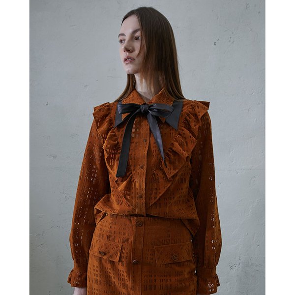 에고이스트 21겨울 가죽카라포인트 프릴 블라우스 EM4WB160