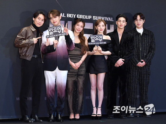 가수 서은광&#44; 김재환&#44; 솔라&#44; 웬디&#44; 백호&#44; 이석훈이 24일 오전 서울 마포구 상암동 CJ ENM에서 열린 Mnet 빌드업:보컬 보이그룹 서바이벌 제작발표회에서 기념촬영을 하고 있다. [사진=곽영래 기자]