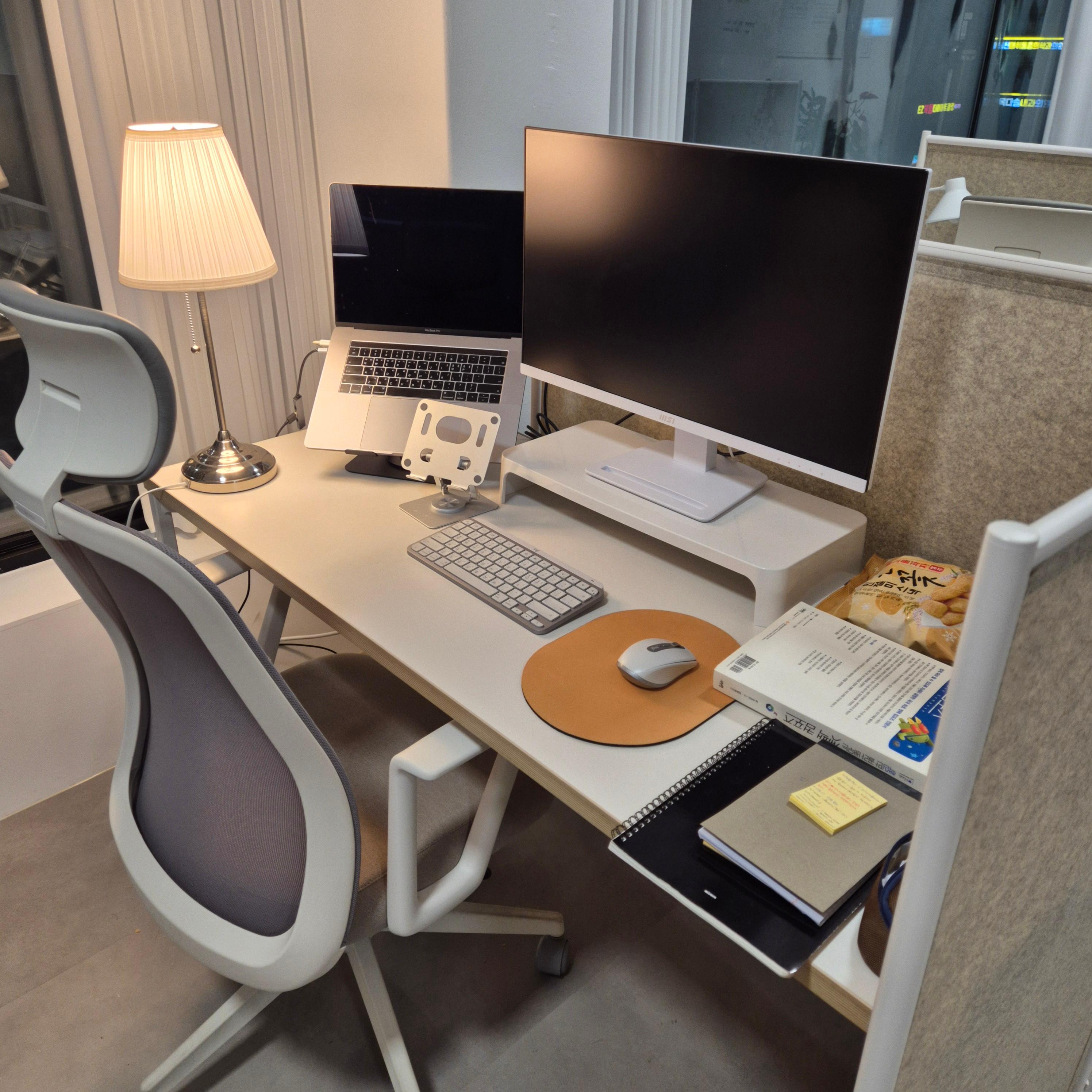 정기권에 개인 물품 세팅한 모습