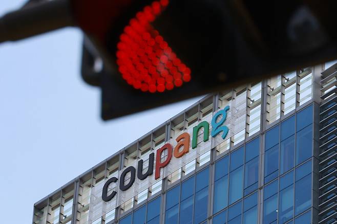 쿠팡 김범석, 업무로 불출석 개인정보유출 책임회피