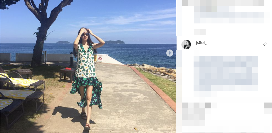 머리를-쓸어넘기는-장면