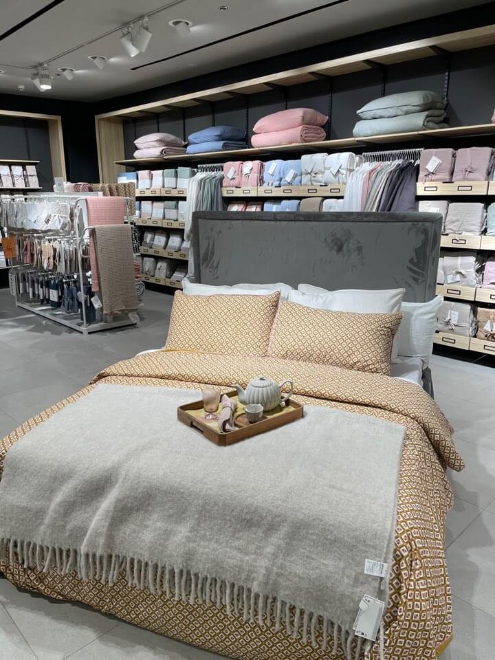 아얄라몰-에이치엔엠-홈-침실꾸미기