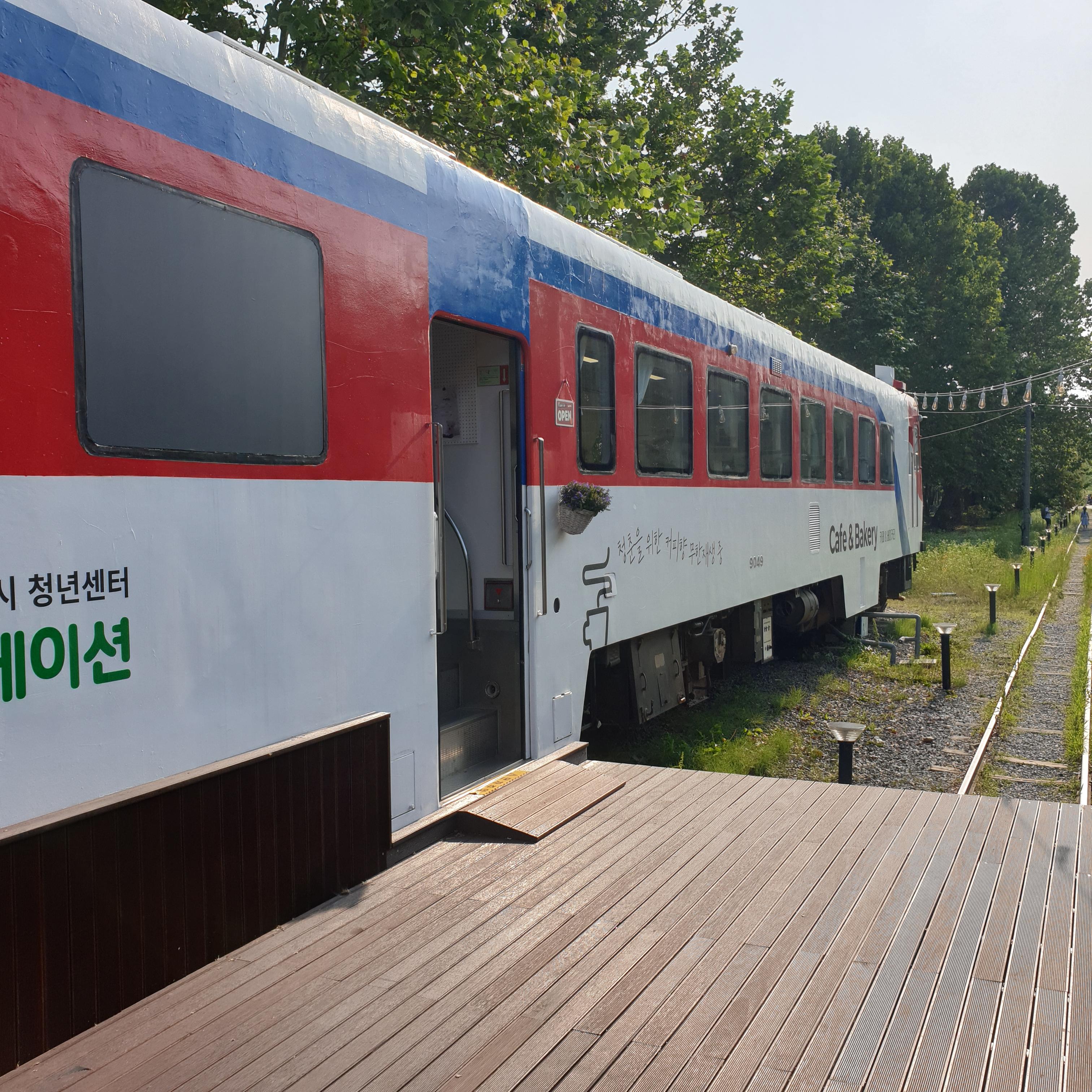 카페로 탈바꿈한 기차