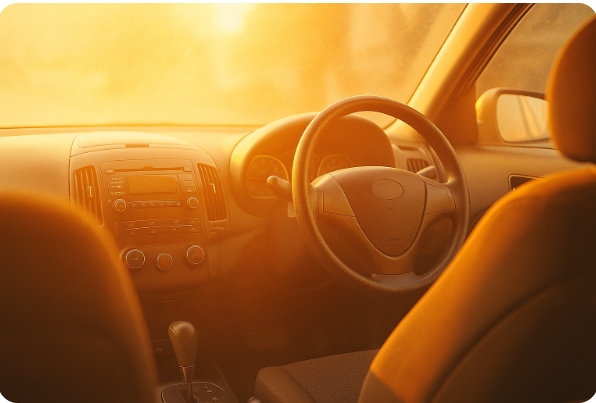 여름철 뜨겁게 달궈진 차량 내부