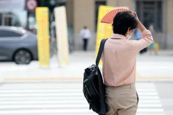 출퇴근 시간 강수 확률 대중교통 우산 보관 팁_26