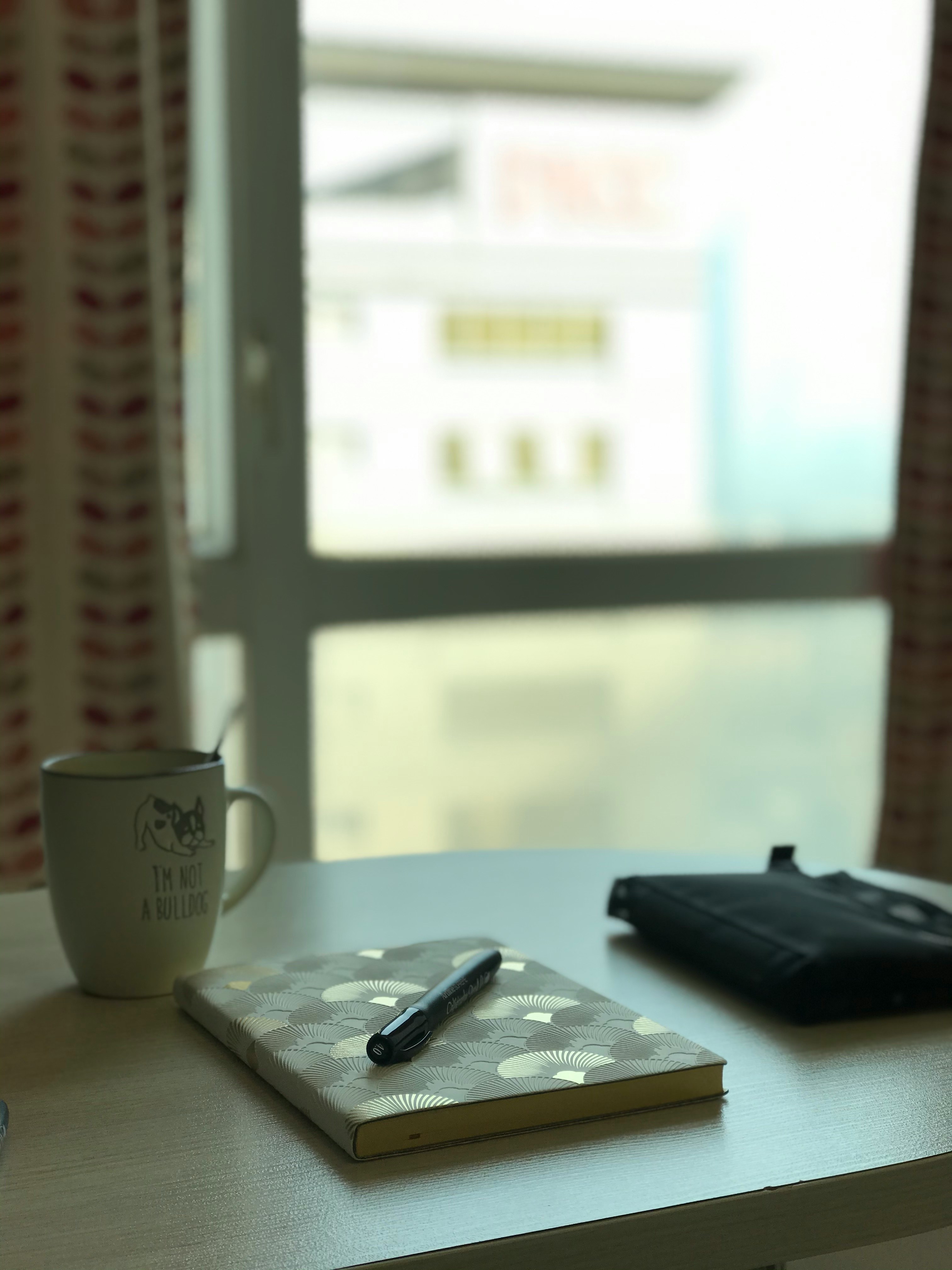 아침 햇살, 물 한 잔, 노트 관련 사진