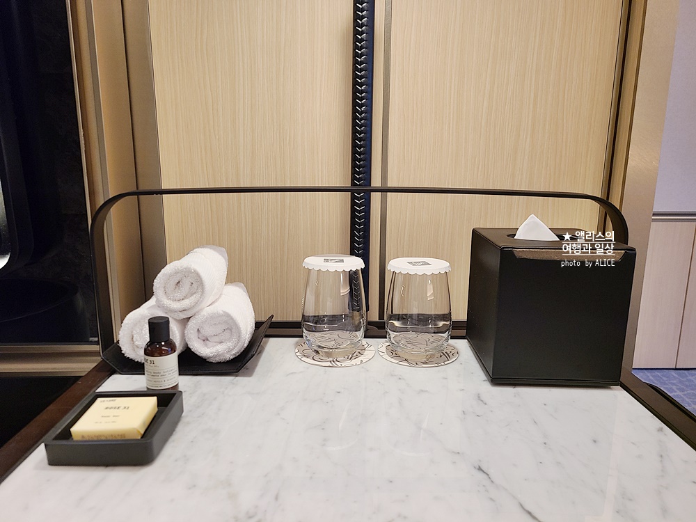 페어몬트 앰배서더 서울, 페어몬트룸 (킹사이즈 베드) 후기