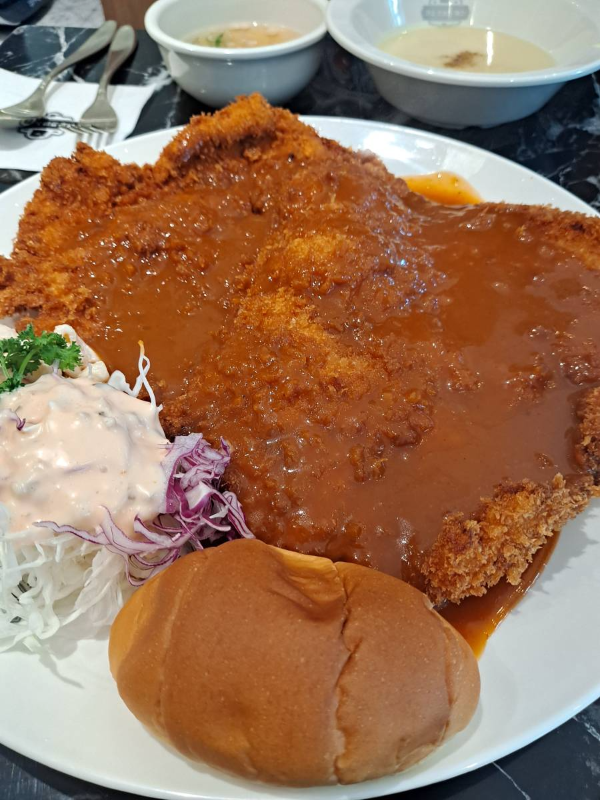 쯔왕돈까스 나오다