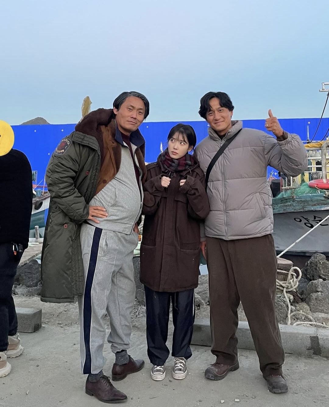 폭싹 속았수다 부상길과 양관식, 그리고 금명이가 함께 찍은 사진