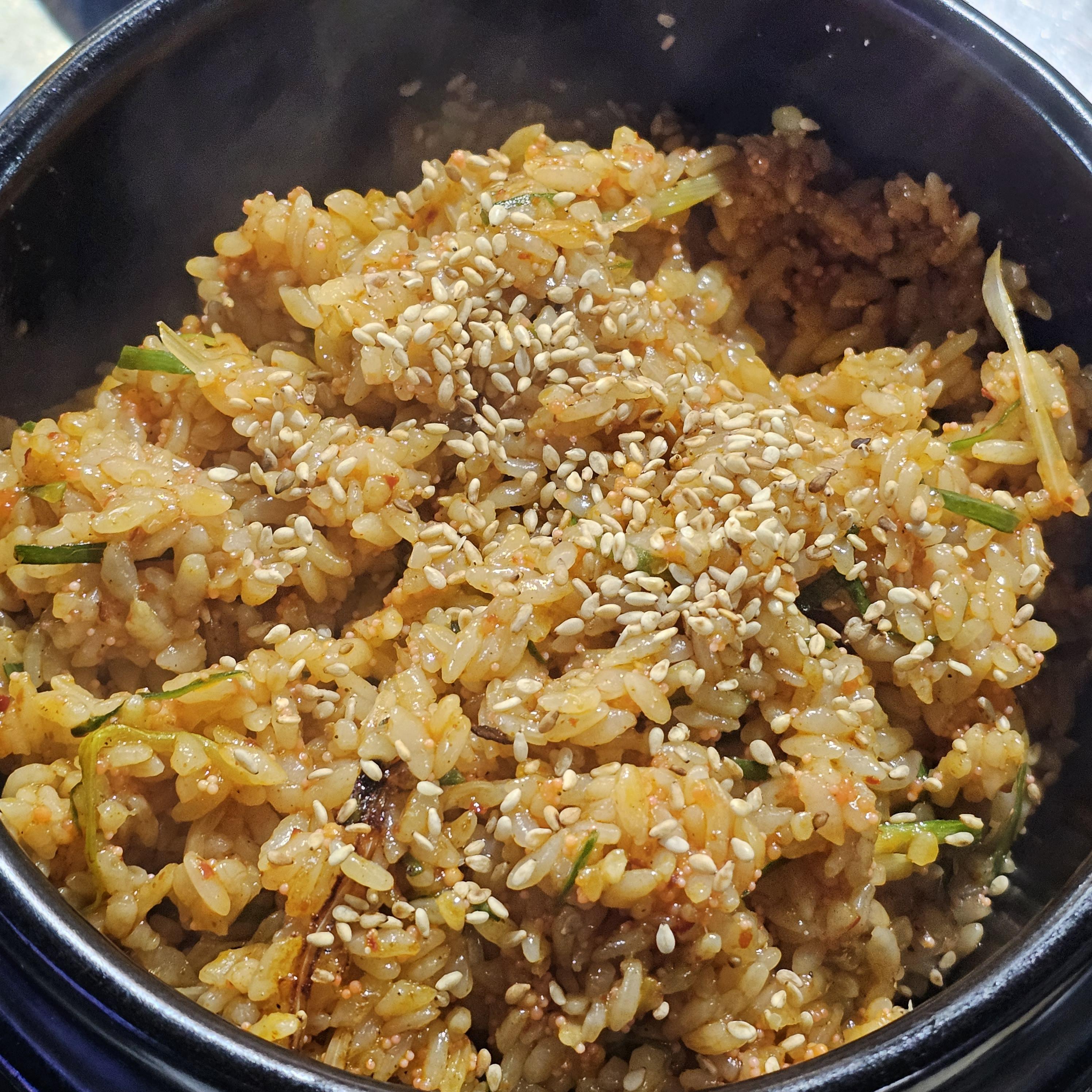 육가공장-멜젓-뚝배기볶음밥