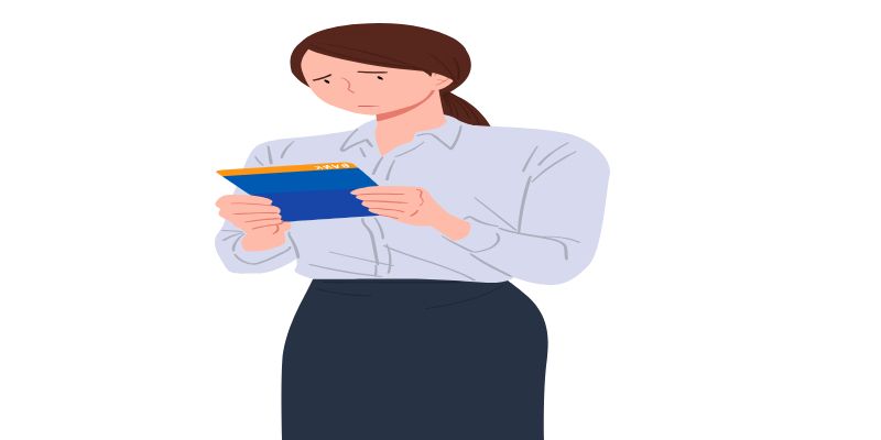 통장을 열어보고 있는 청년