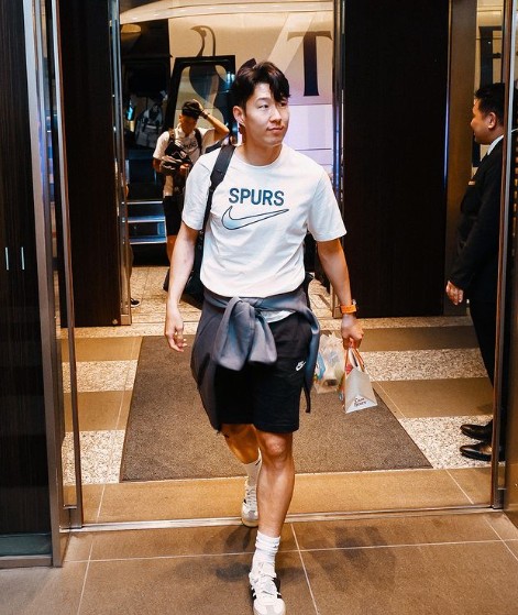 갤럭시 워치 울트라 차고 온 손흥민 입국!