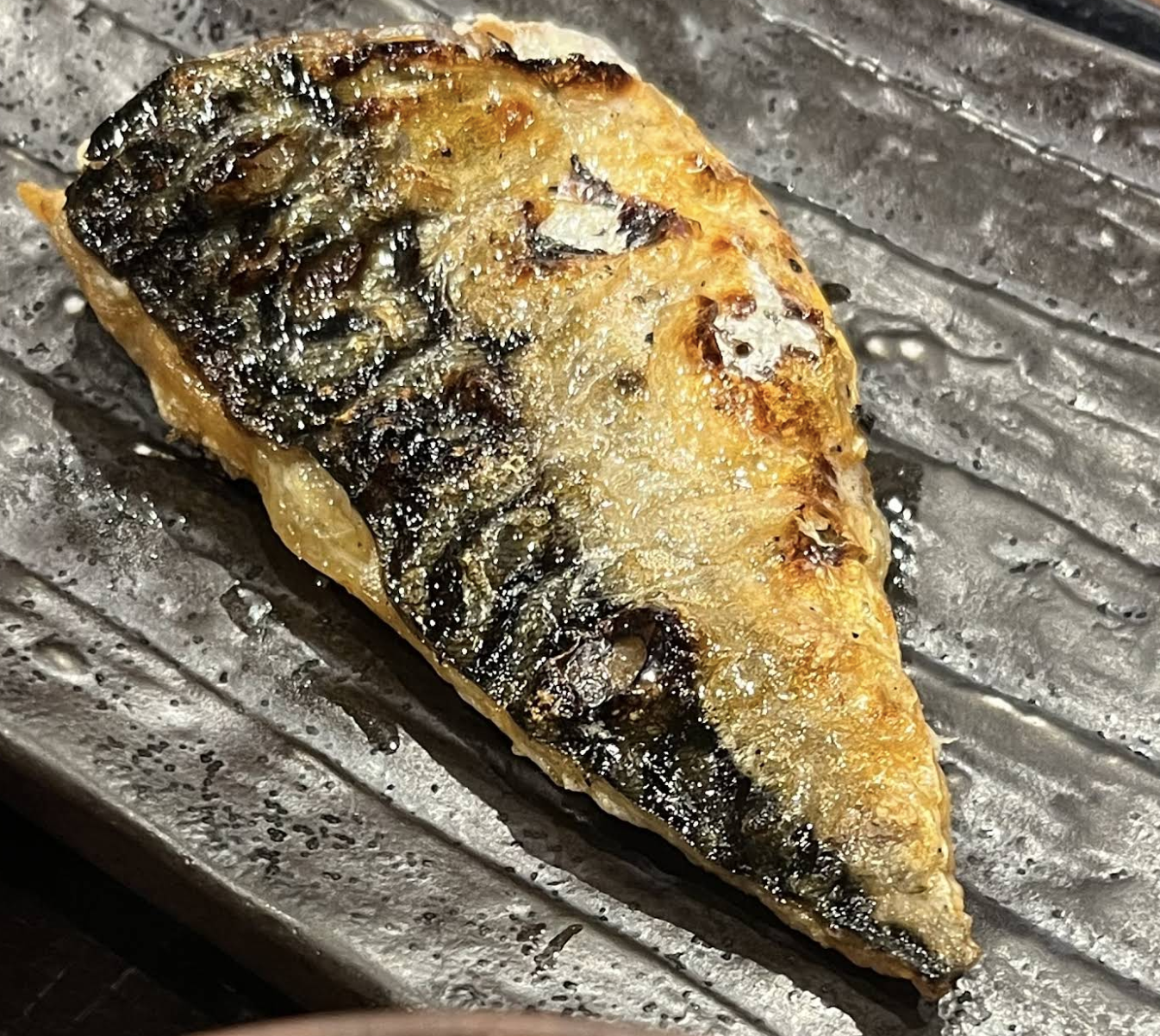 신파치식당 (しんぱち食堂)
숯불 향 가득! 일본 가정식 생선구이의 정석 🍚