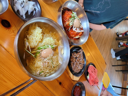 자연과사람들 밀면