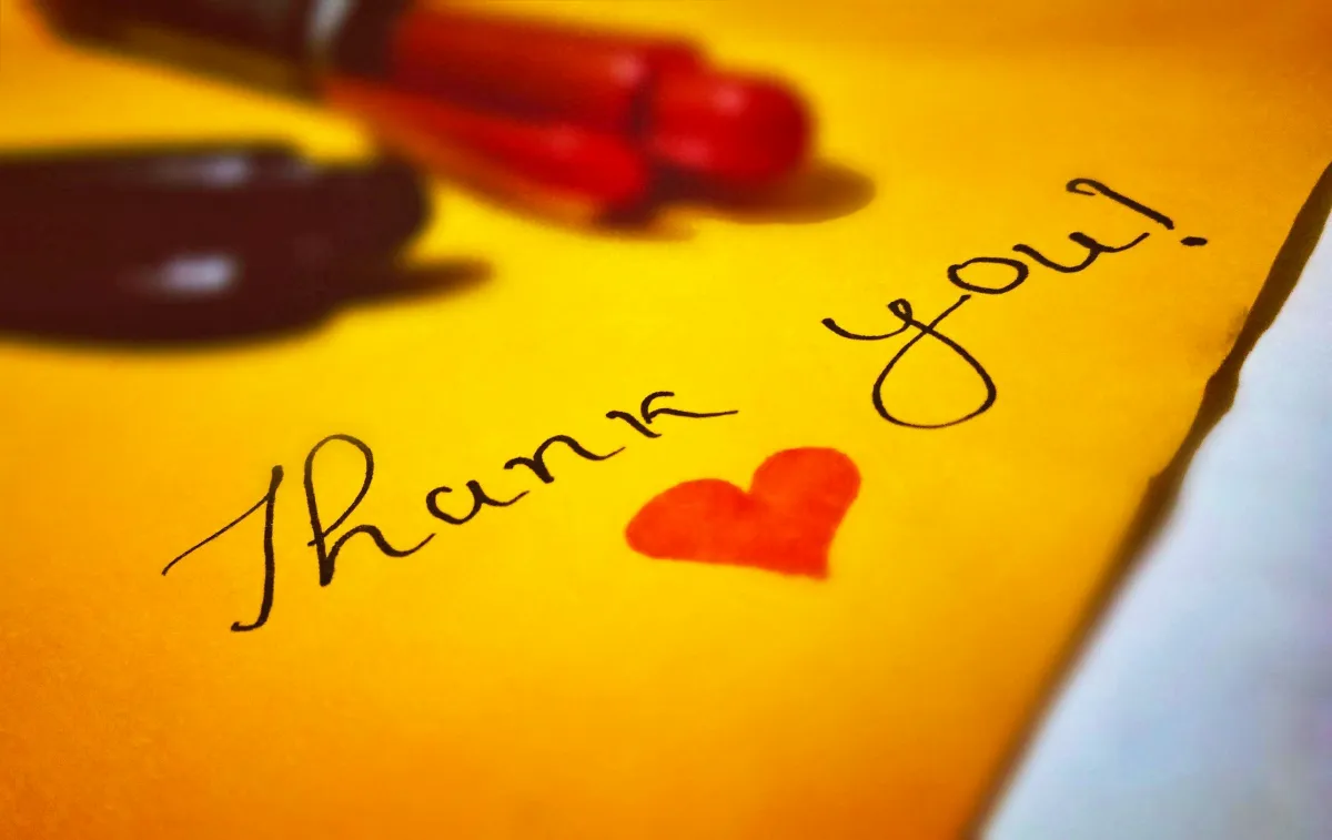 Thank-You-라고-써있는-종이