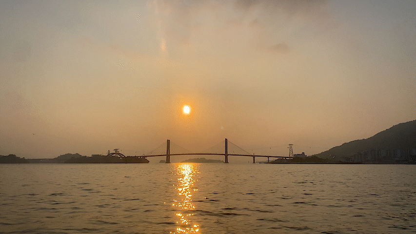 삼천포대교 인근 죽방렴 가는 배에서