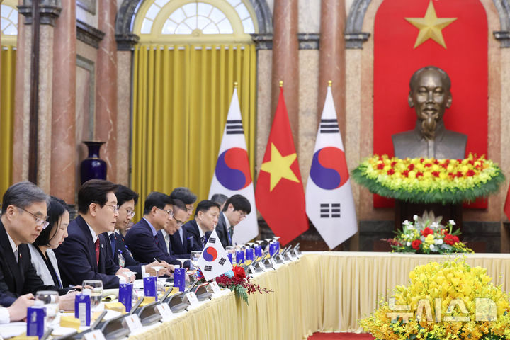 한-베트남 협력 강화 선포! 2026 정상회담 성과 총정리: 원전&middot;고속철&middot;1500억 달러 교역 목표