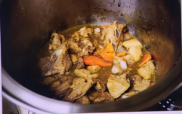 양념이 잘 스며든 돼지갈비