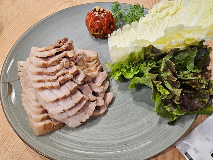 공원칼국수&#44; 보쌈(中)