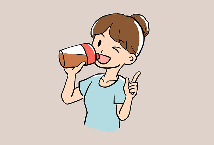 볶음맥문동진액을-섭취하는-여성