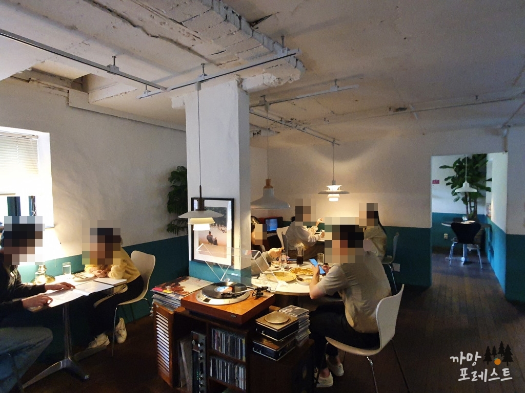 운멜로랩 매장내부