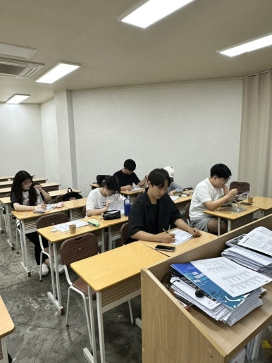 학생들이 수업하는 모습