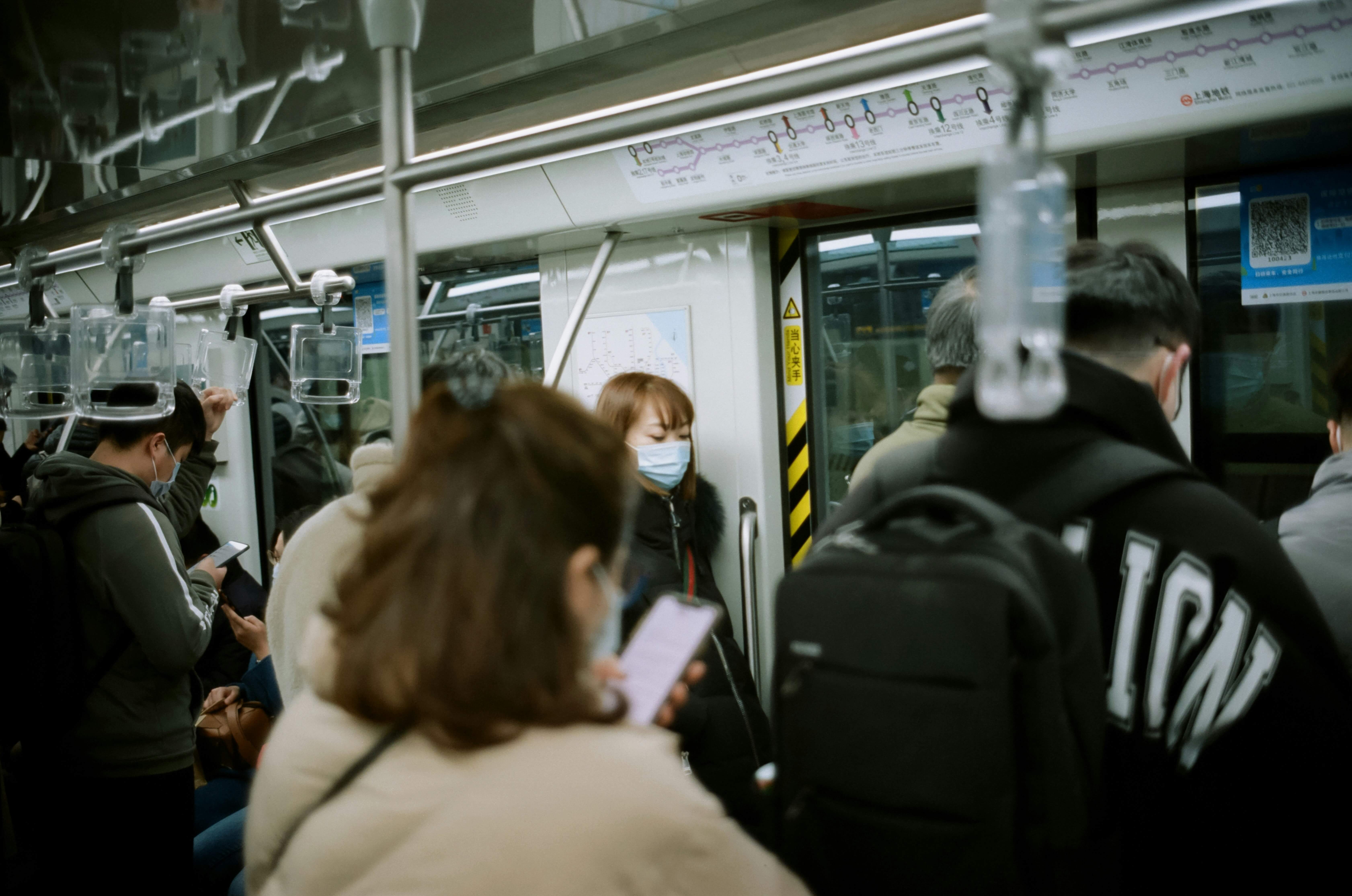 대중교통 이용 시 알레르겐 노출을 줄이는 팁