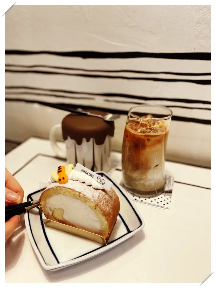 생방송-오늘저녁-연남동-2D카페-페스츄리-오징어먹물