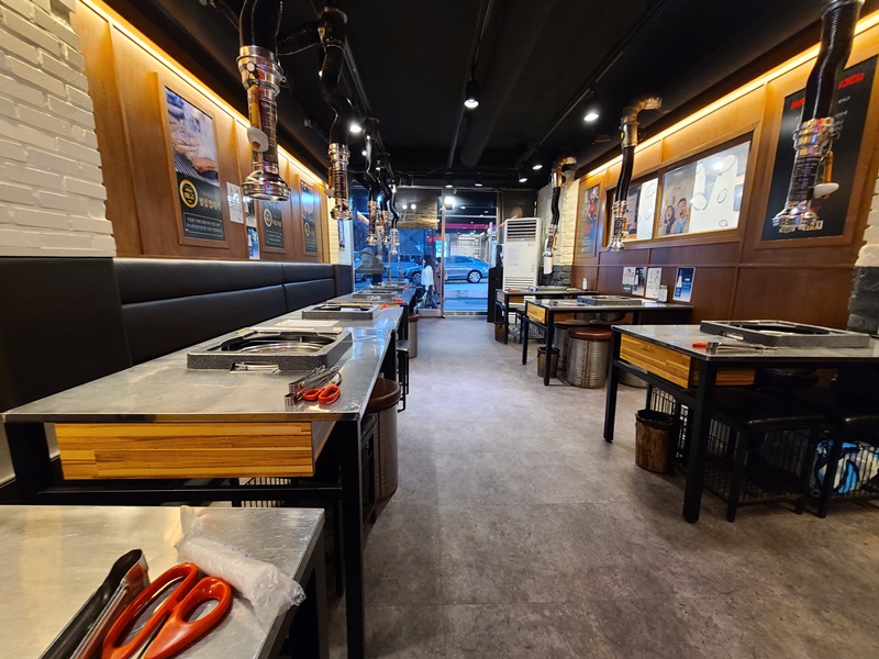 특돼지-매장-내부