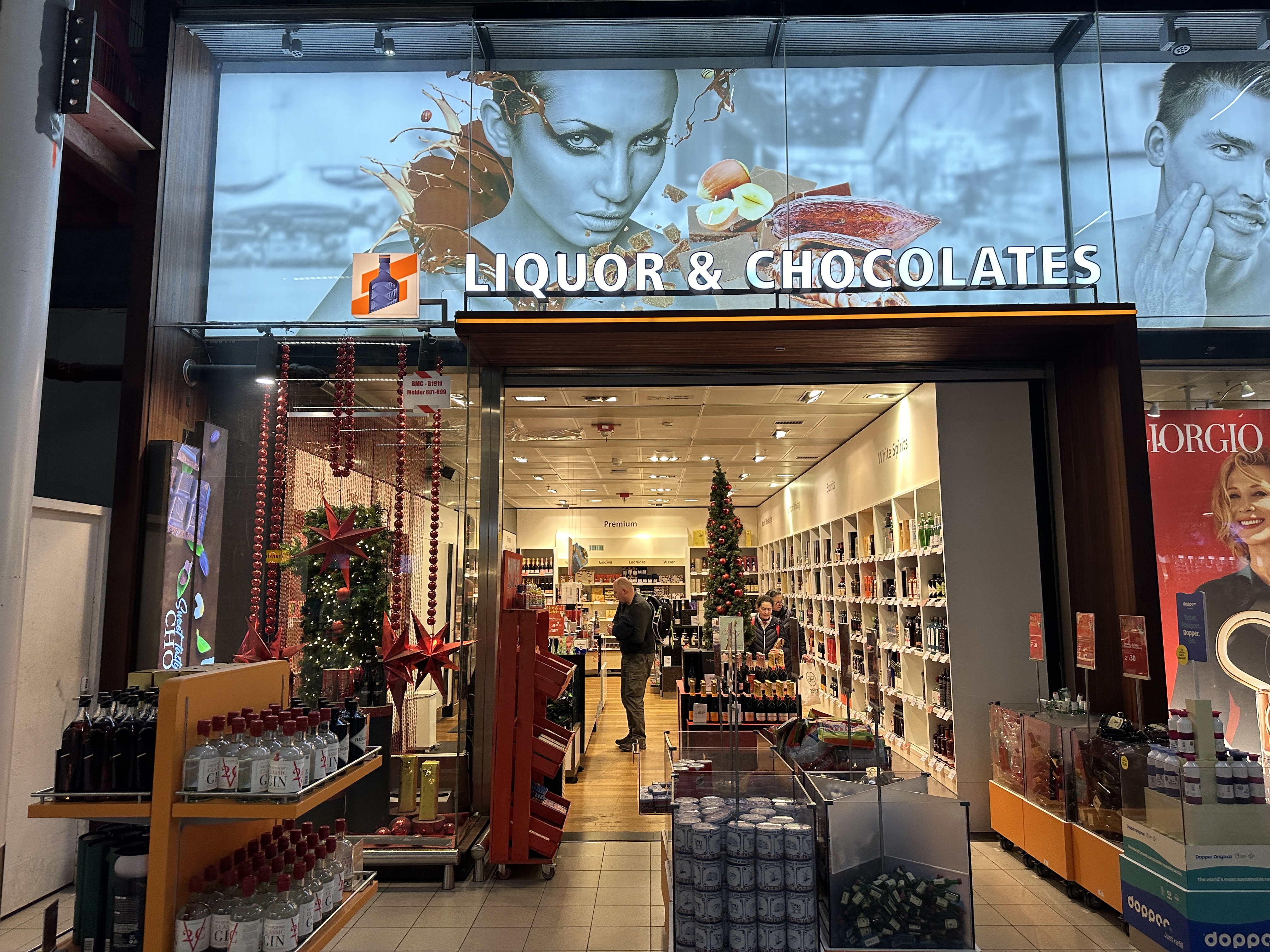 암스테르담 공항 면세점 주류와 초콜릿