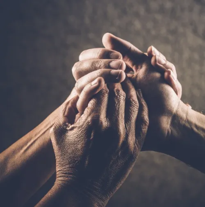 노인 마주 잡은 손, 치매지원