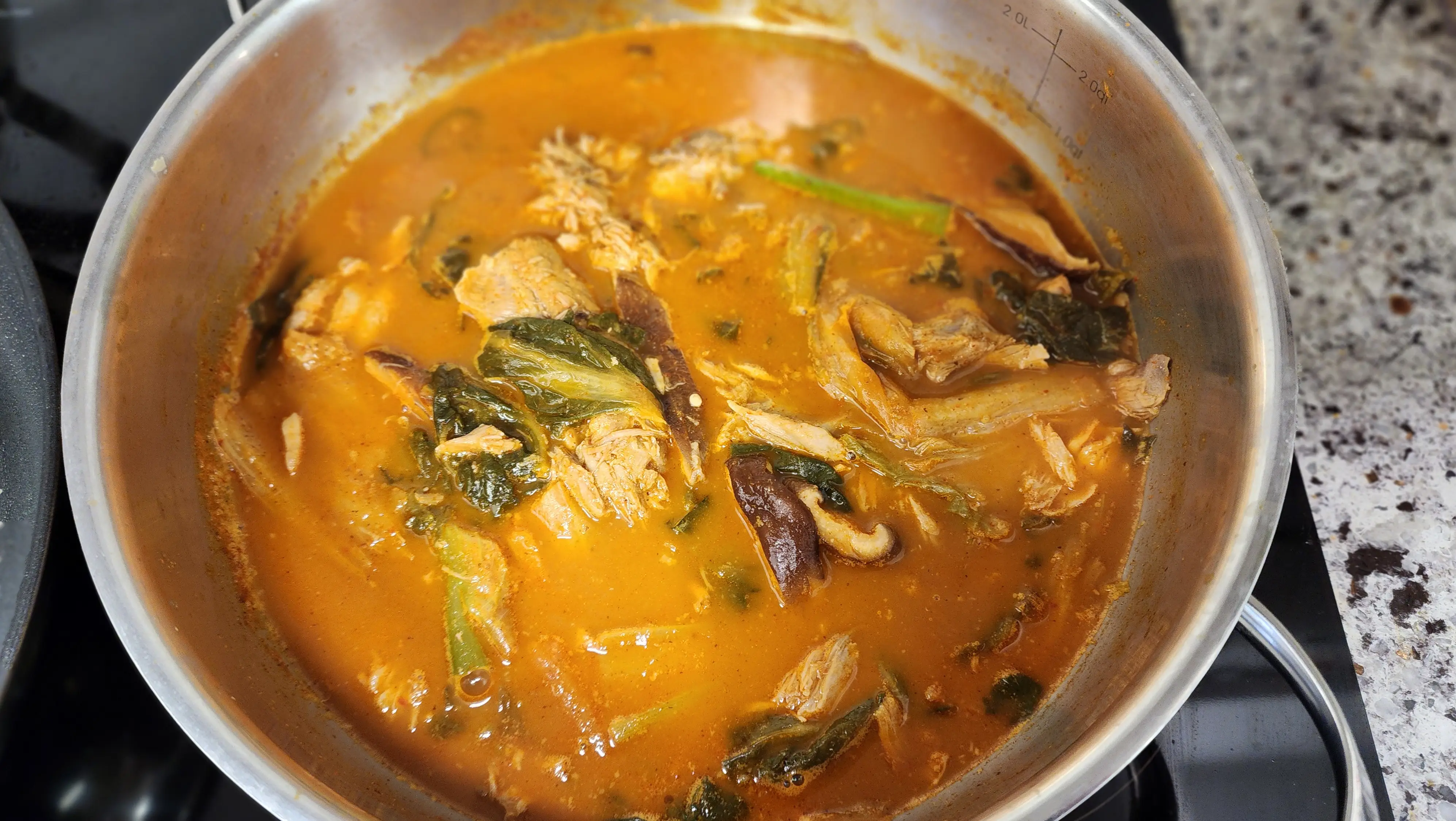 감자탕-냄비에-조리-01